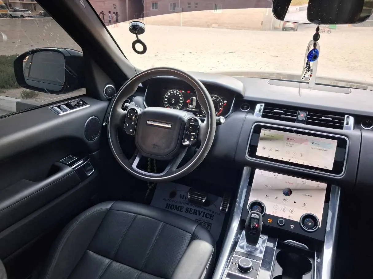 Car image 18