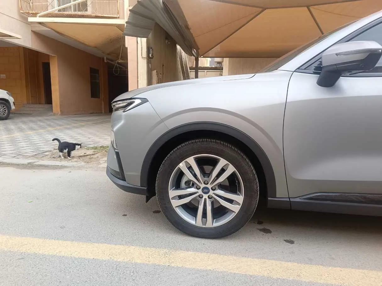 Car image 9