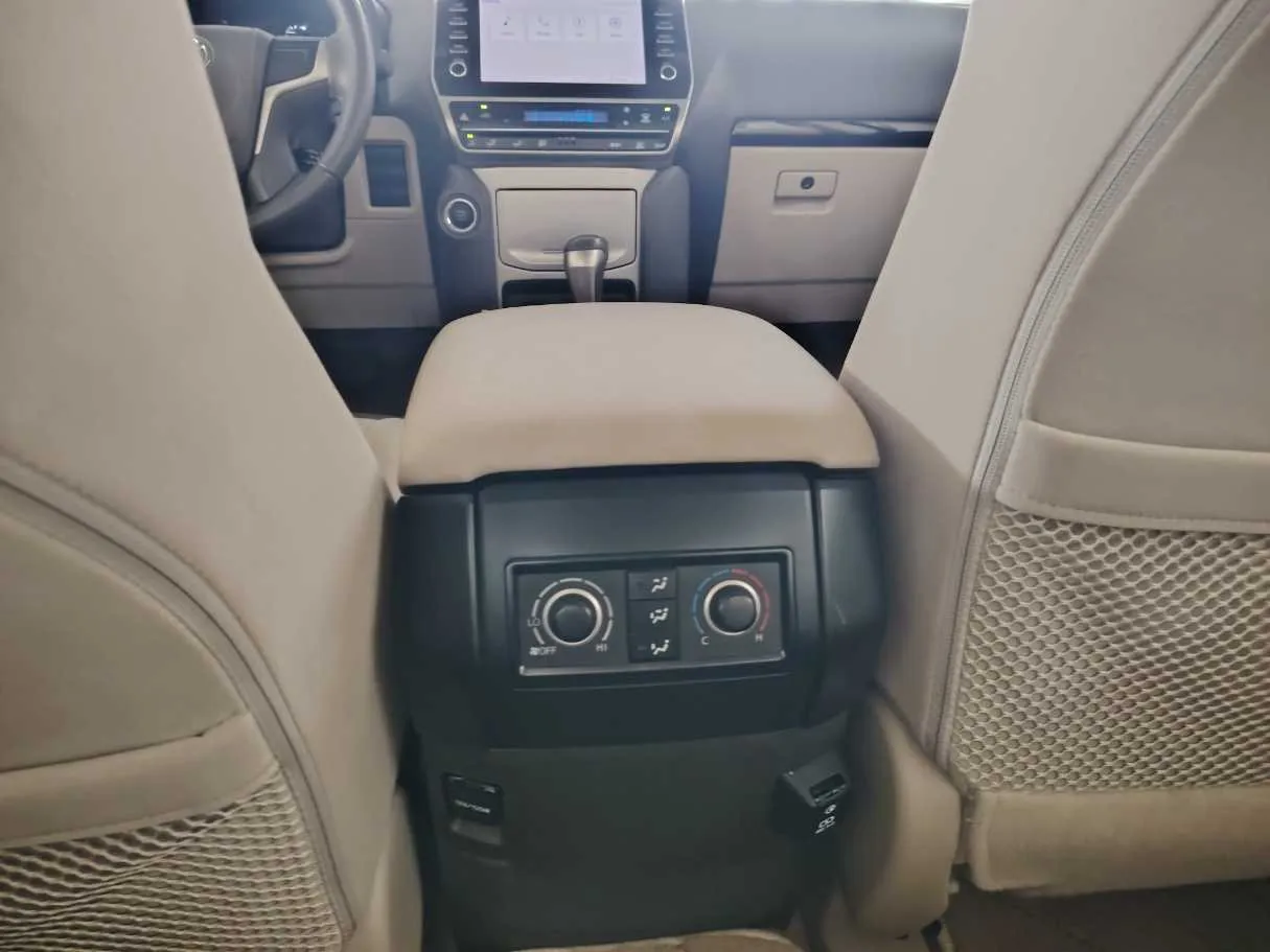 Car image 29