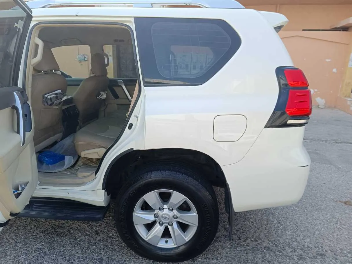 Car image 16