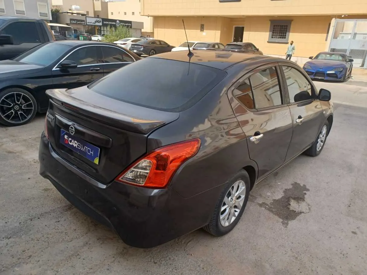 Car image 5