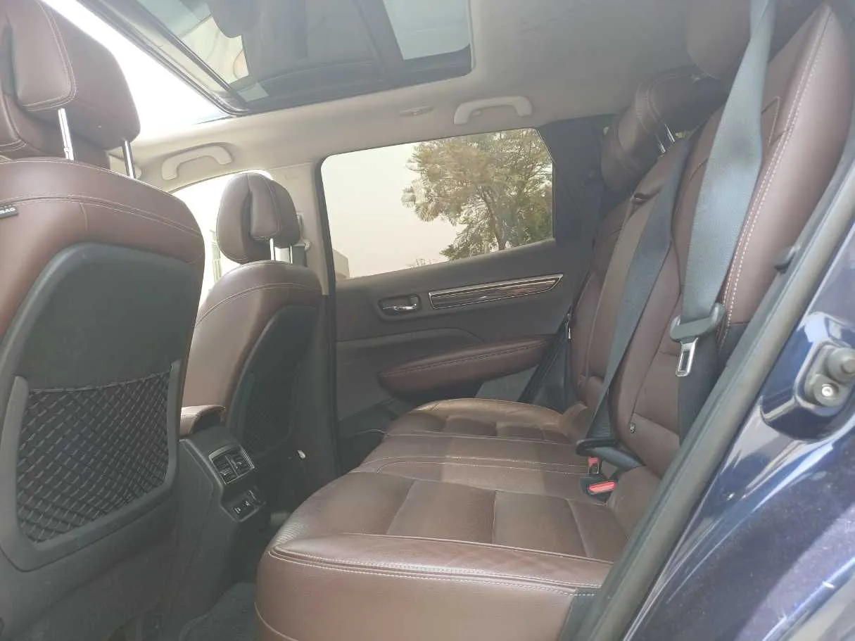 Car image 13