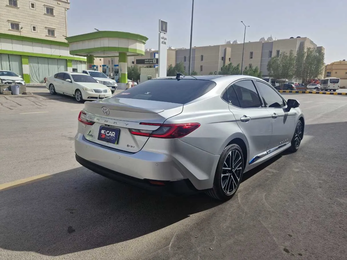Car image 5