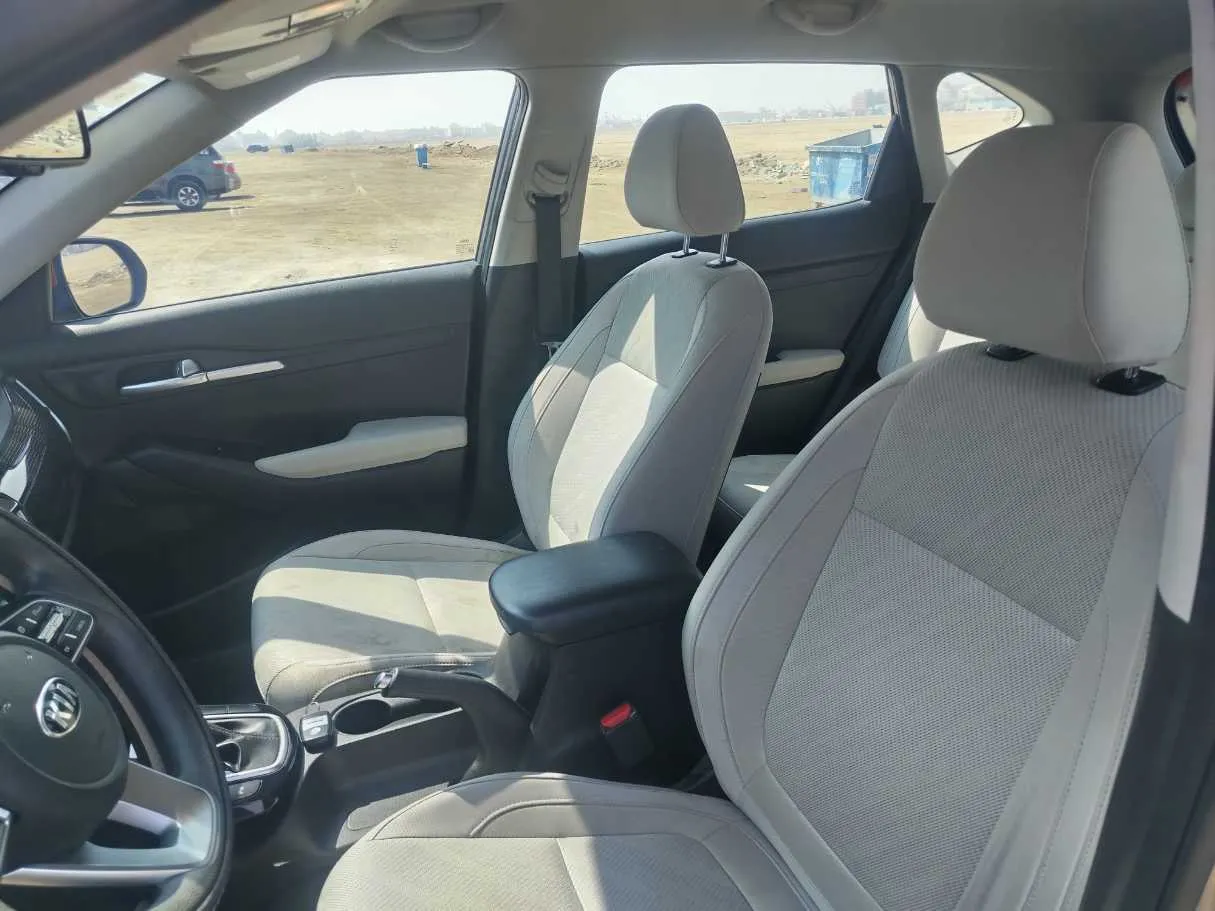 Car image 15
