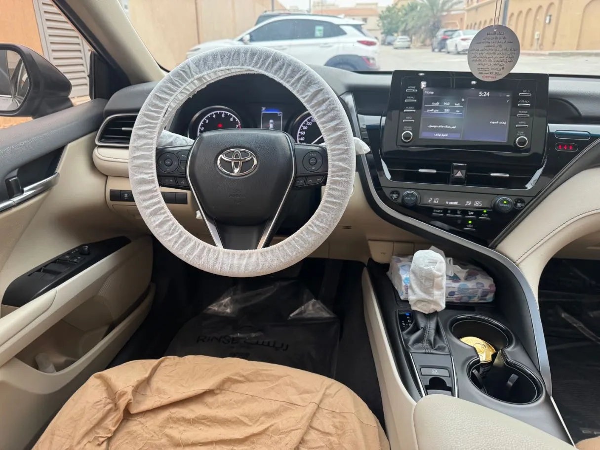 Car image 16
