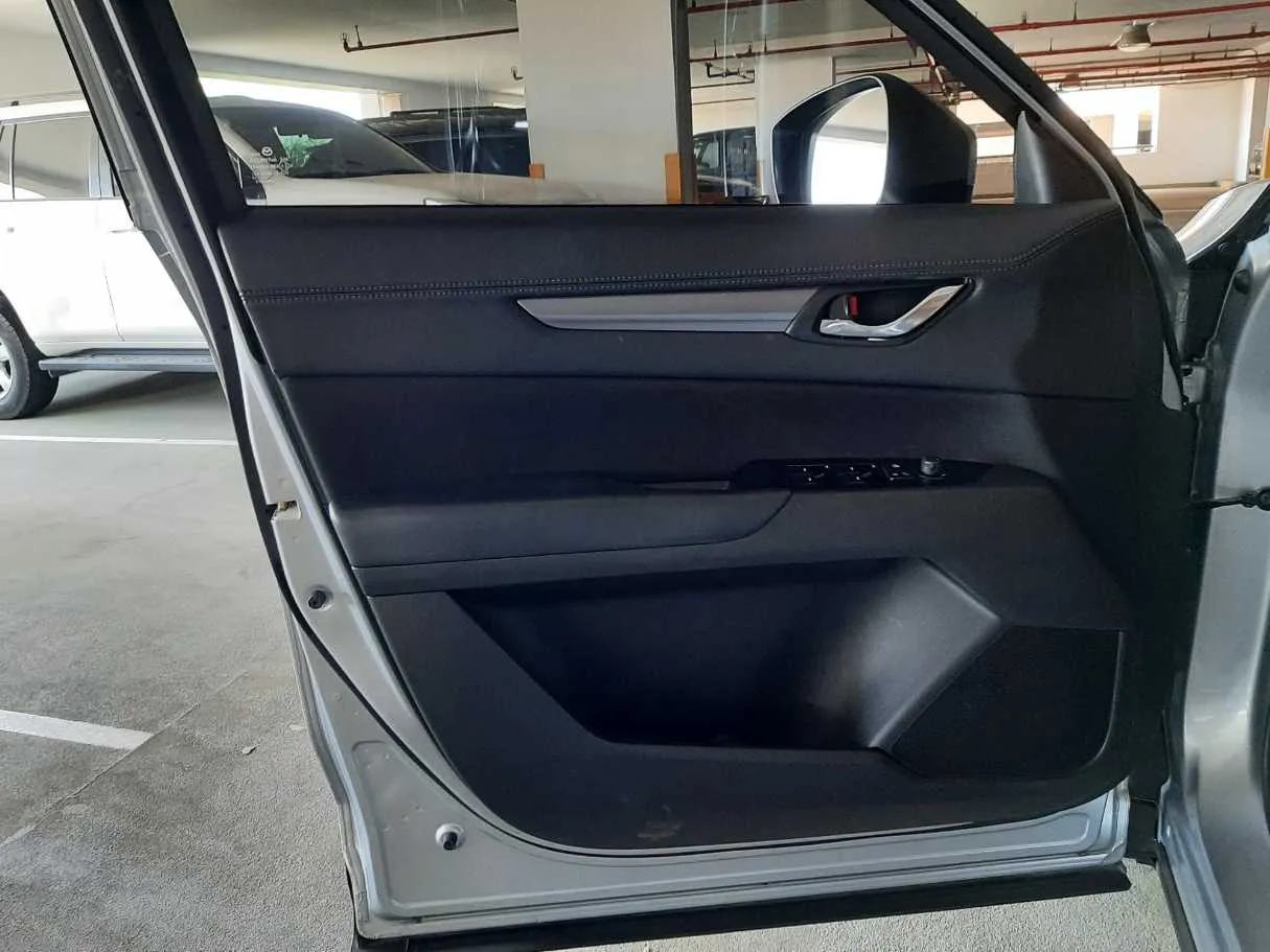 Car image 10