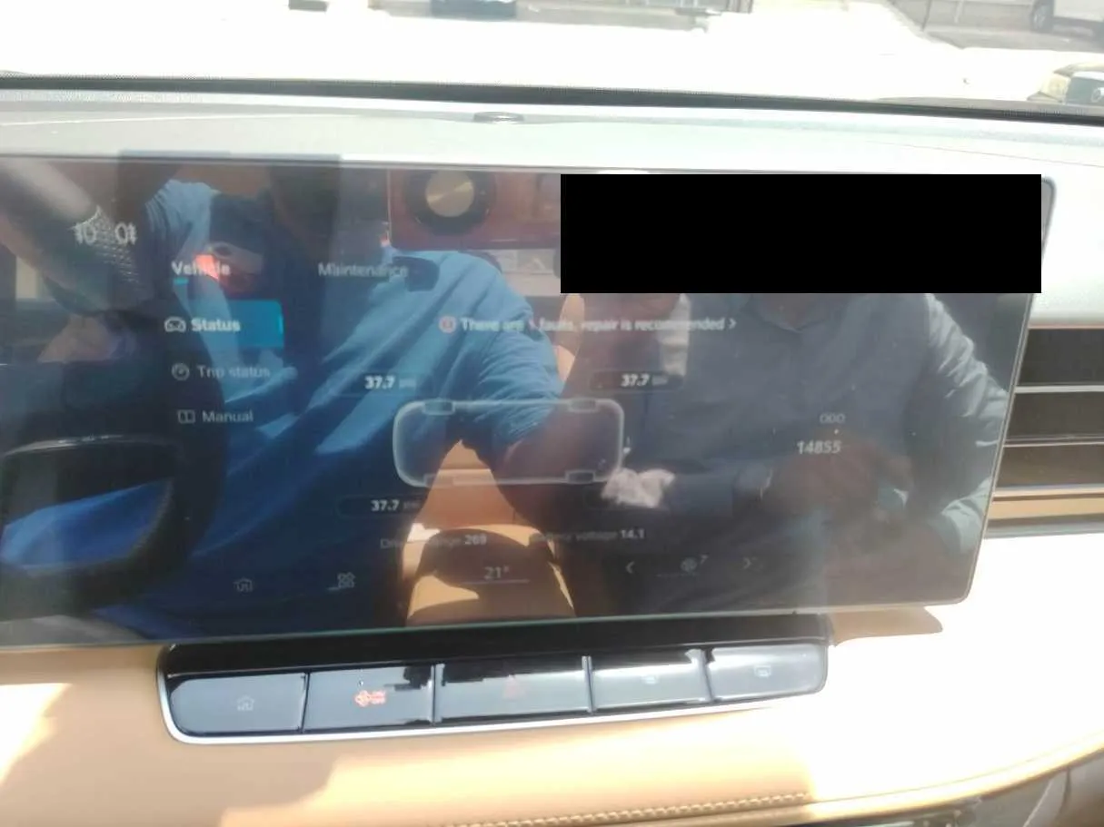Car image 25