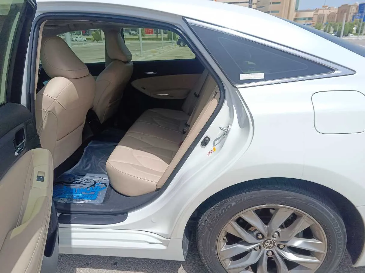 Car image 18