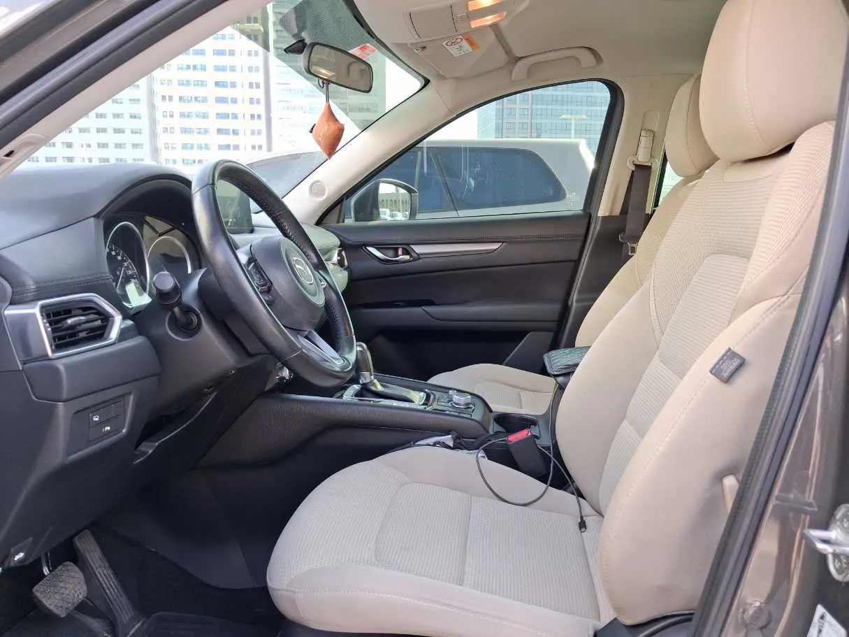 Car image 12
