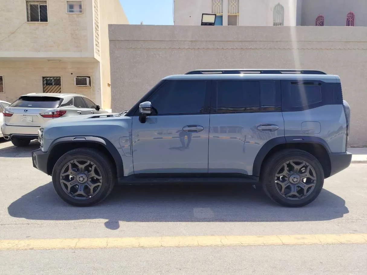Car image 8