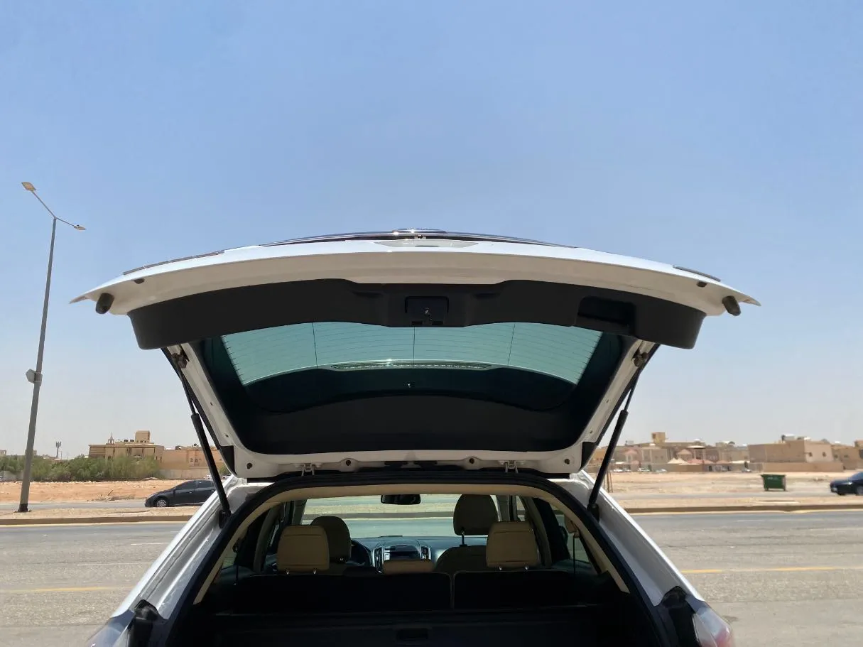 Car image 20