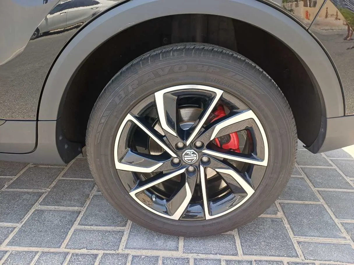 Car image 9