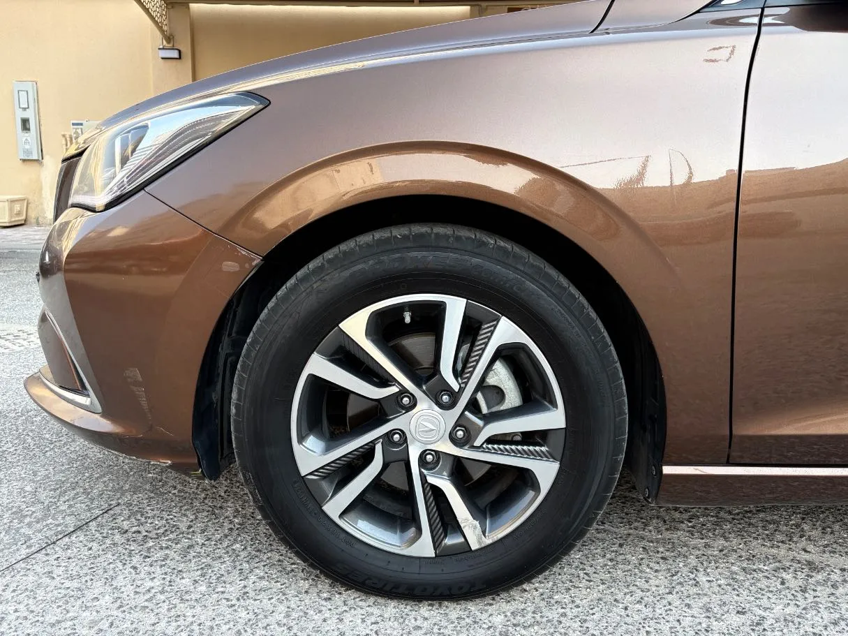 Car image 9