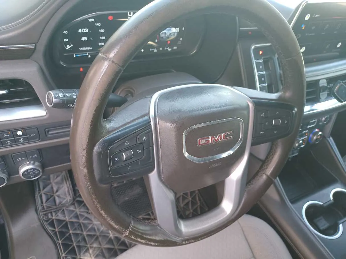Car image 18