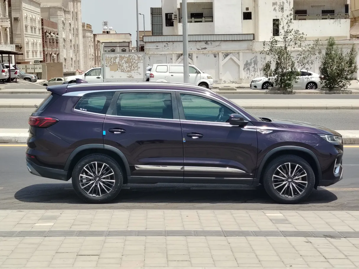 Car image 4
