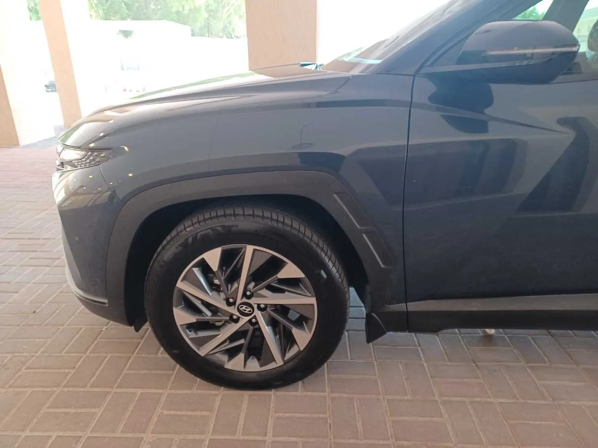 Car image 9