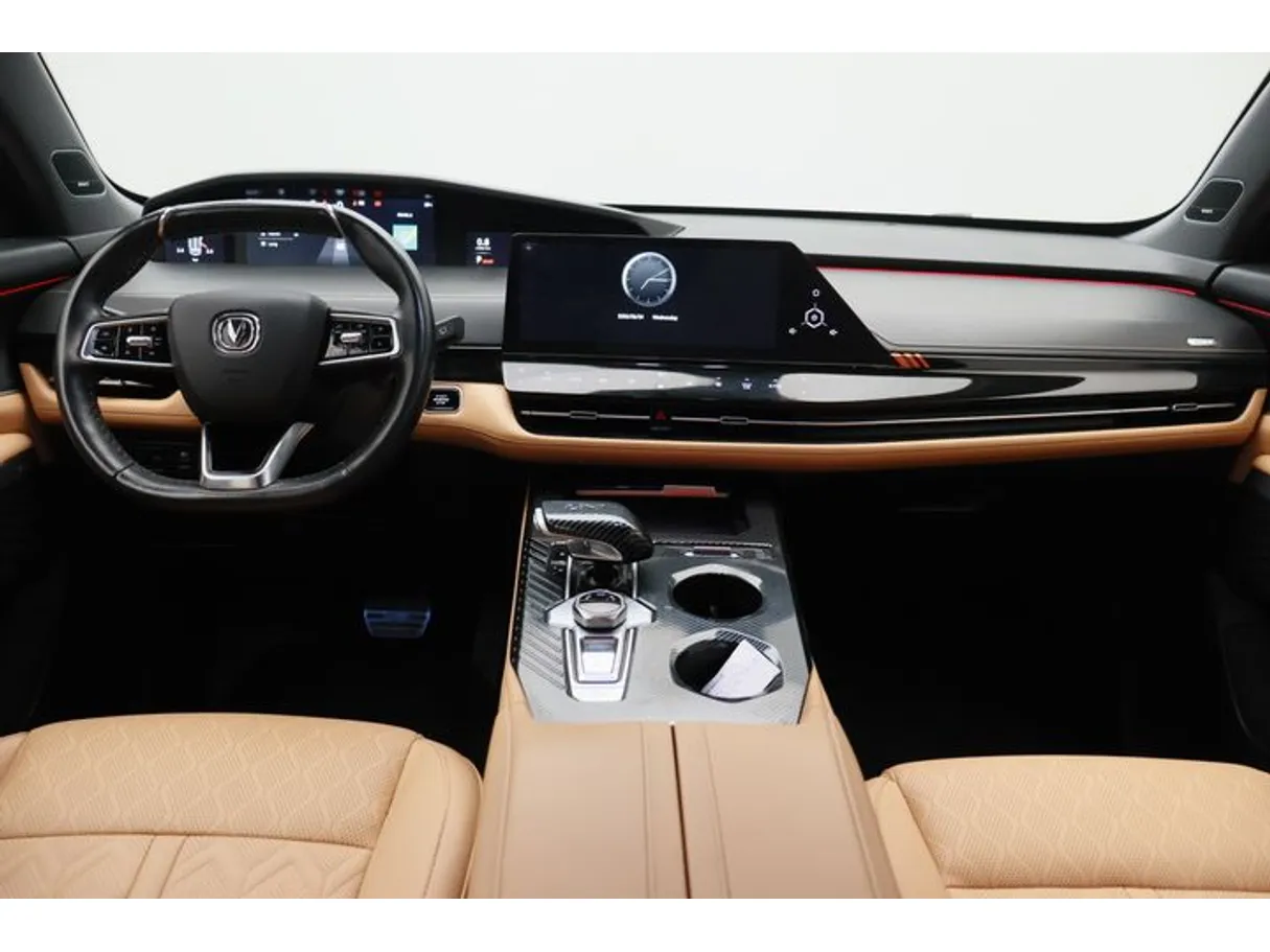 Car image 14