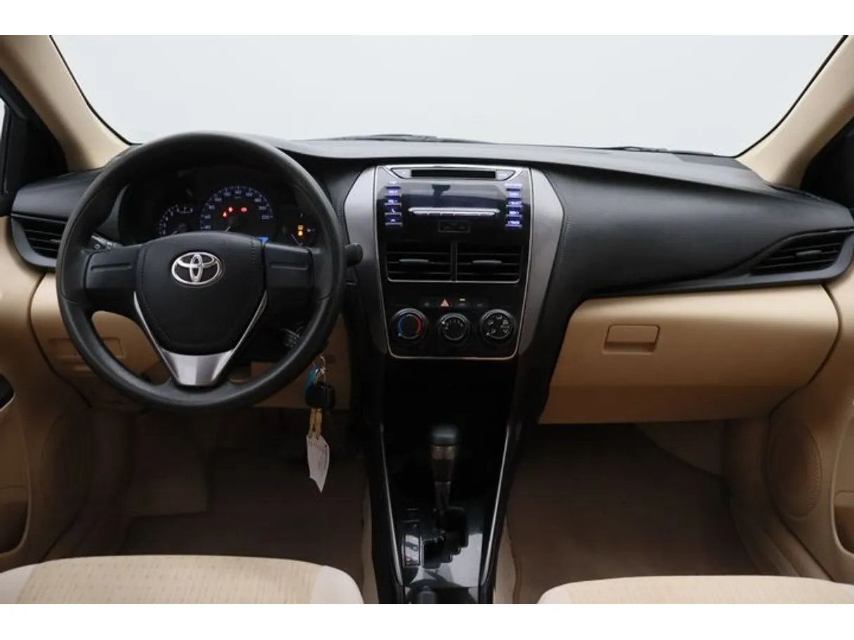 Car image 14