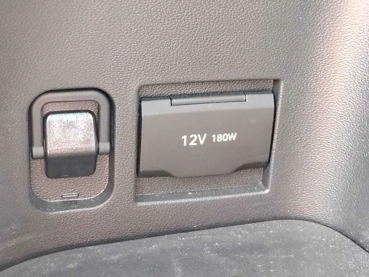 Car image 26