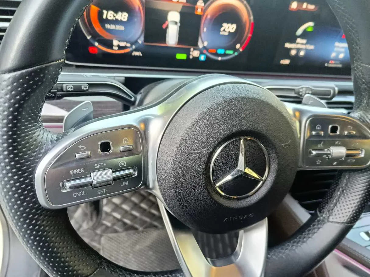 Car image 32