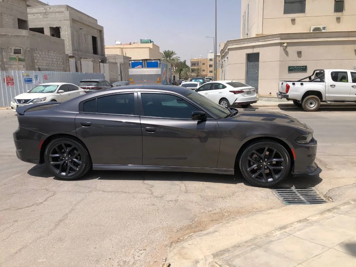 Car image 4
