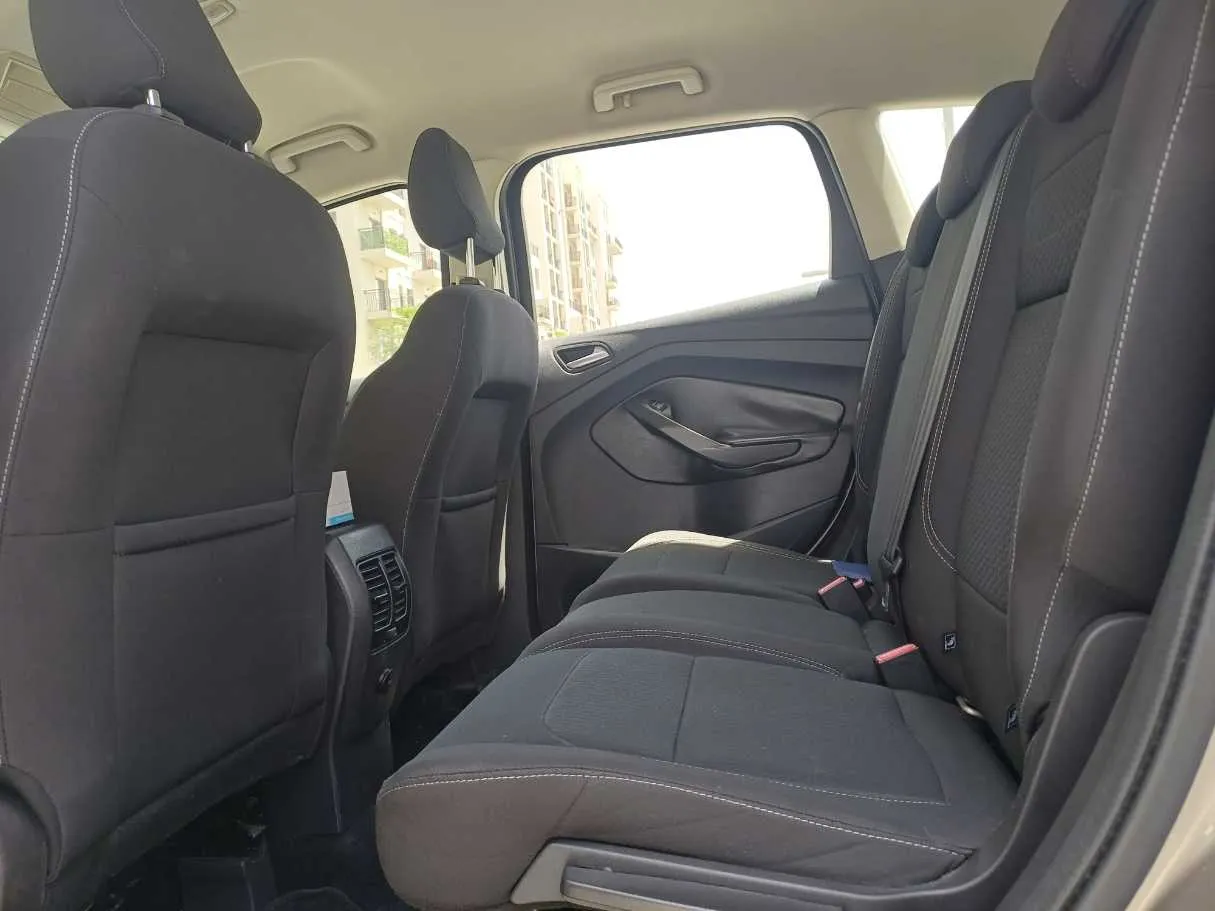 Car image 17