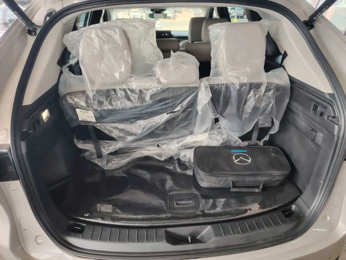 Car image 34
