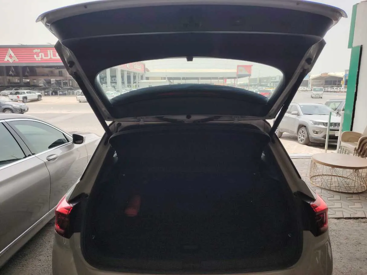 Car image 30