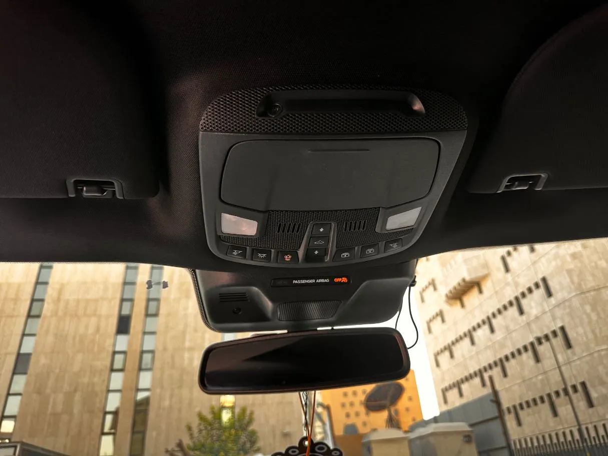 Car image 24