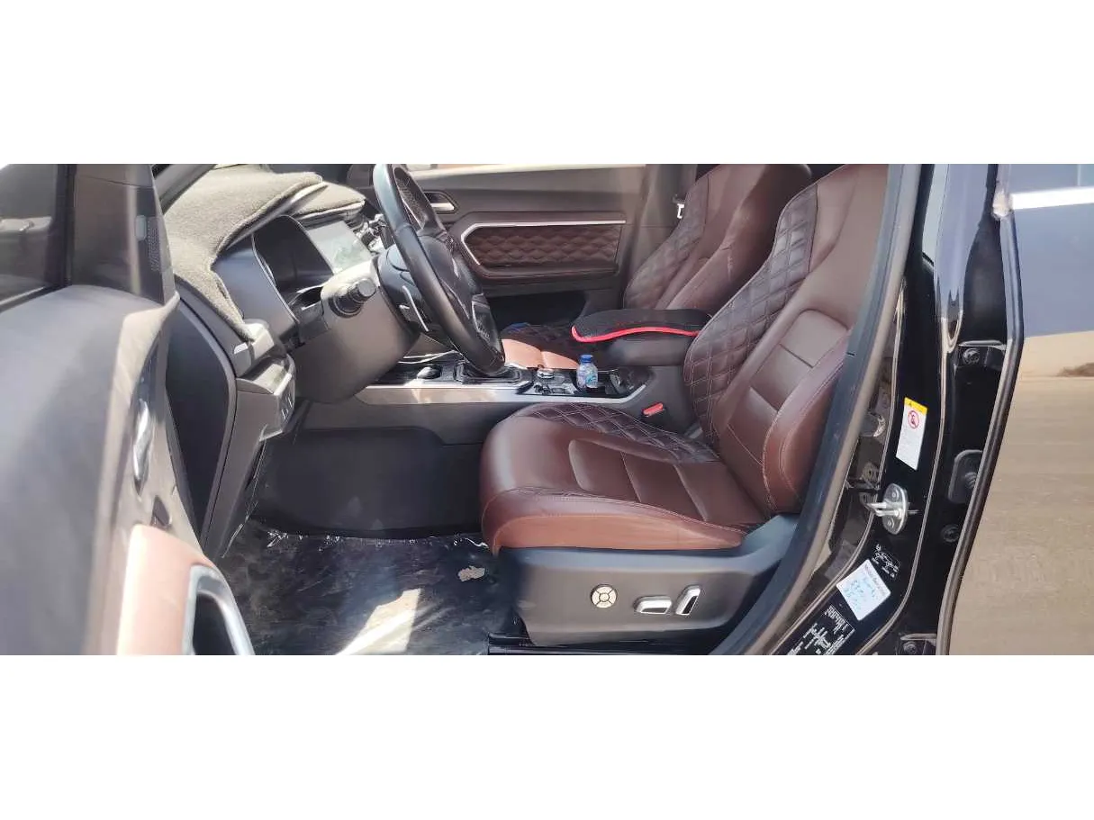 Car image 12