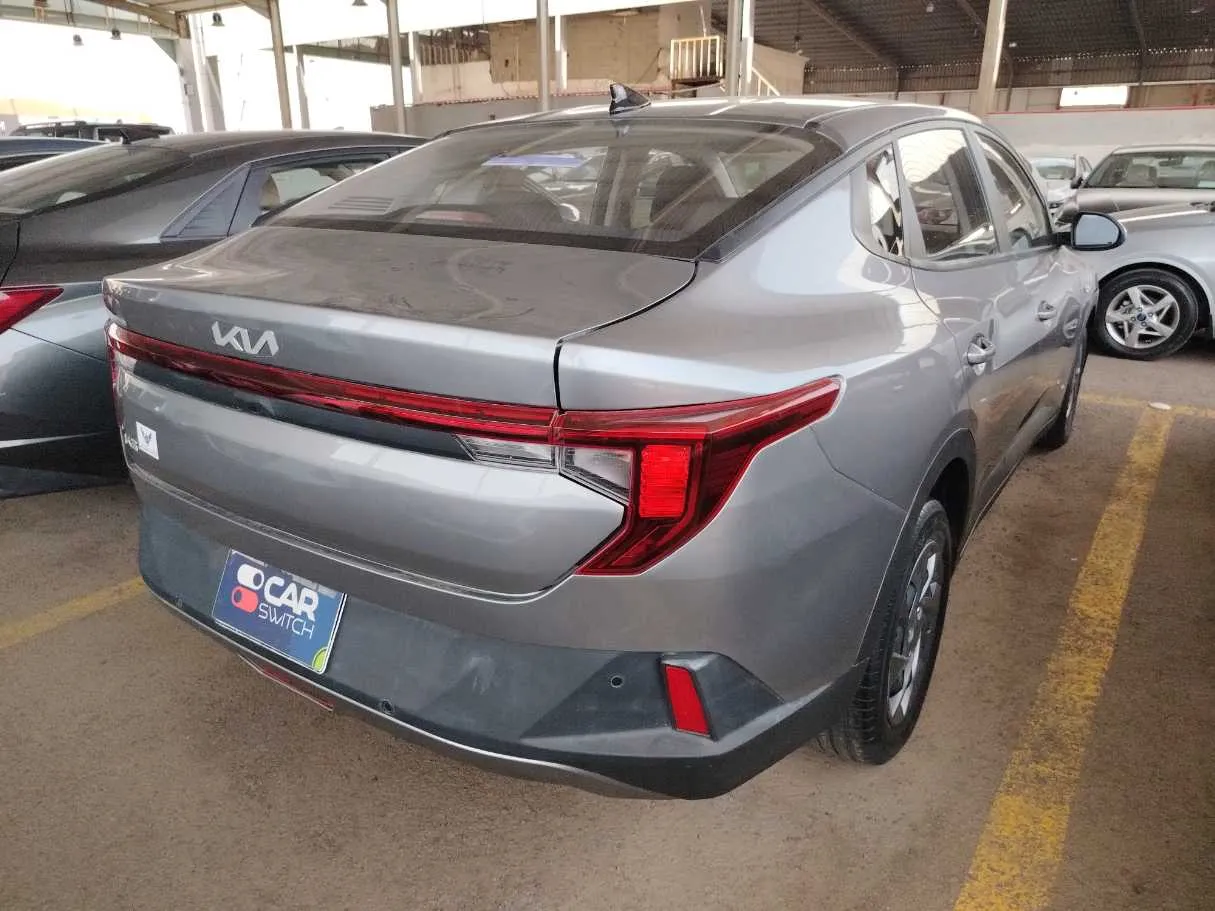 Car image 5