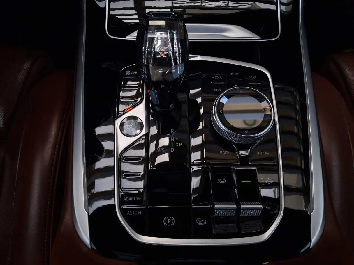 Car image 15