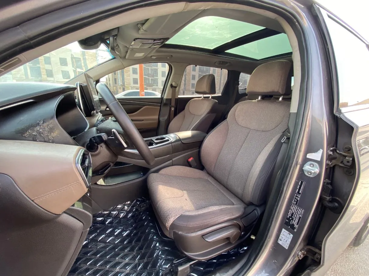 Car image 11