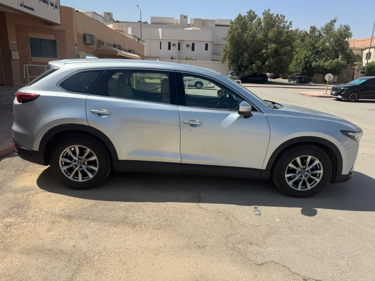 Car image 4