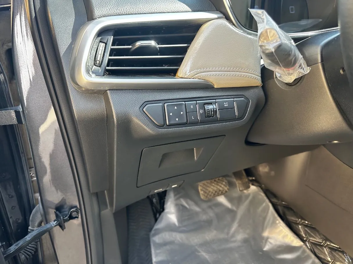 Car image 27