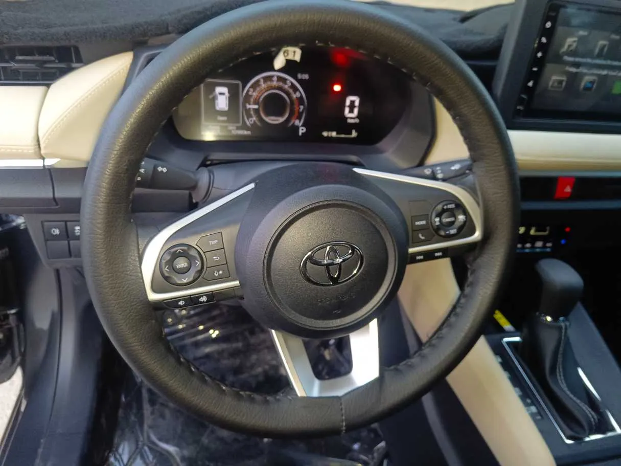 Car image 23