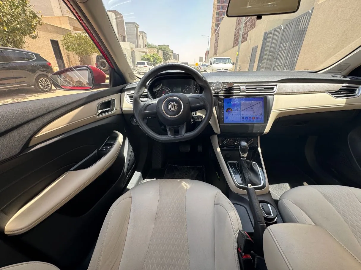 Car image 16