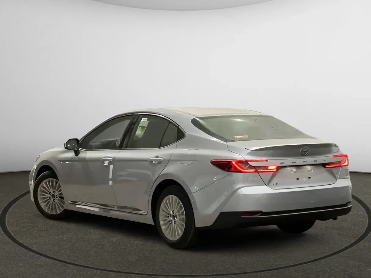 Car image 4