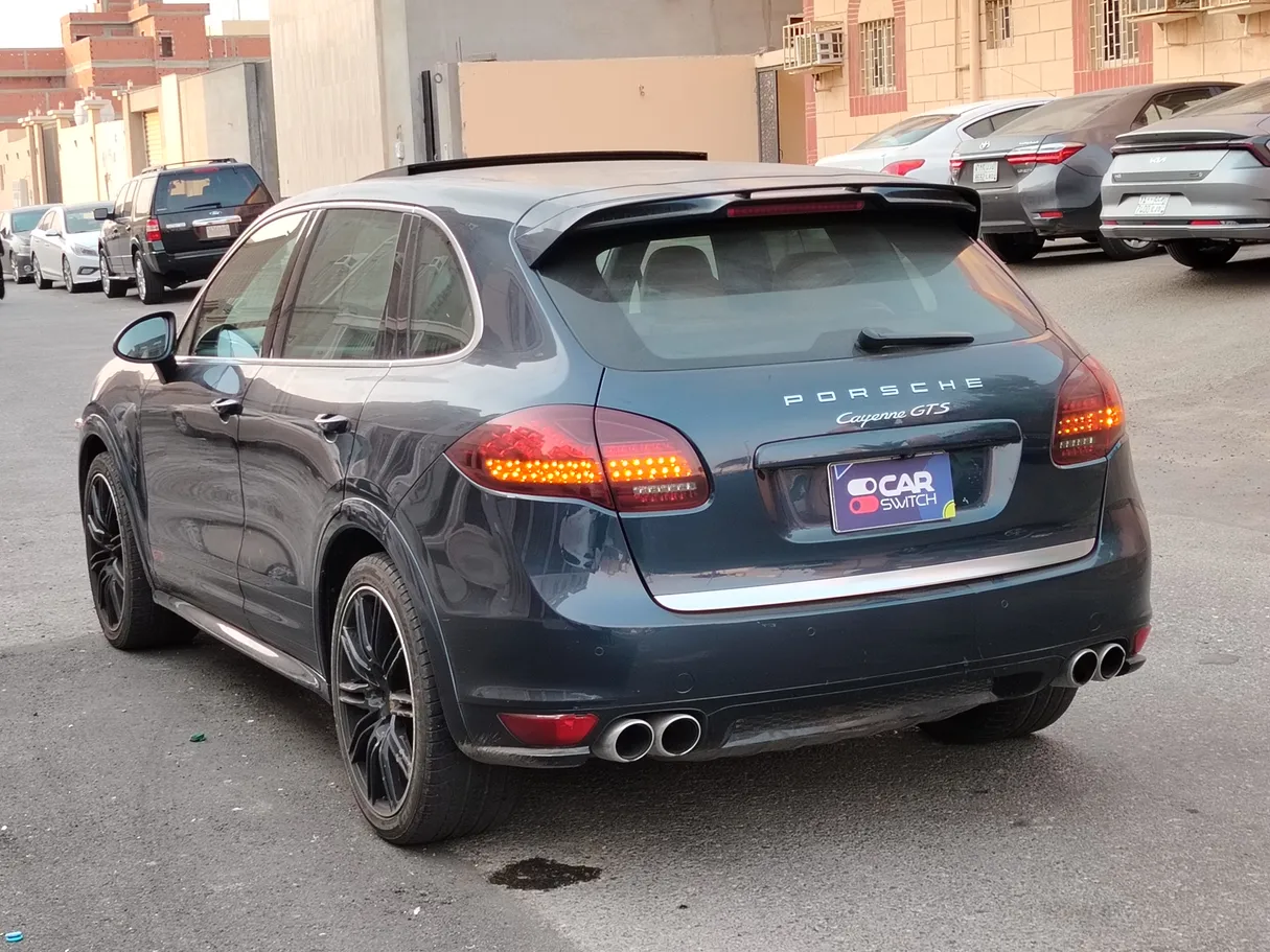 Car image 7