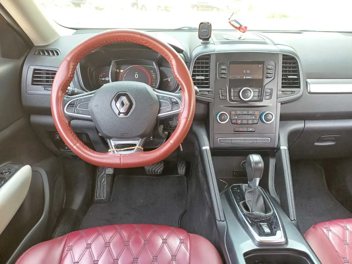 Car image 15