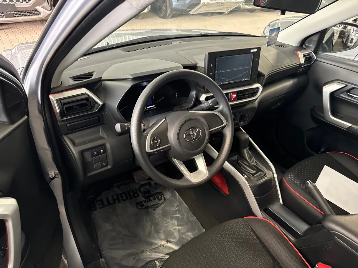Car image 7