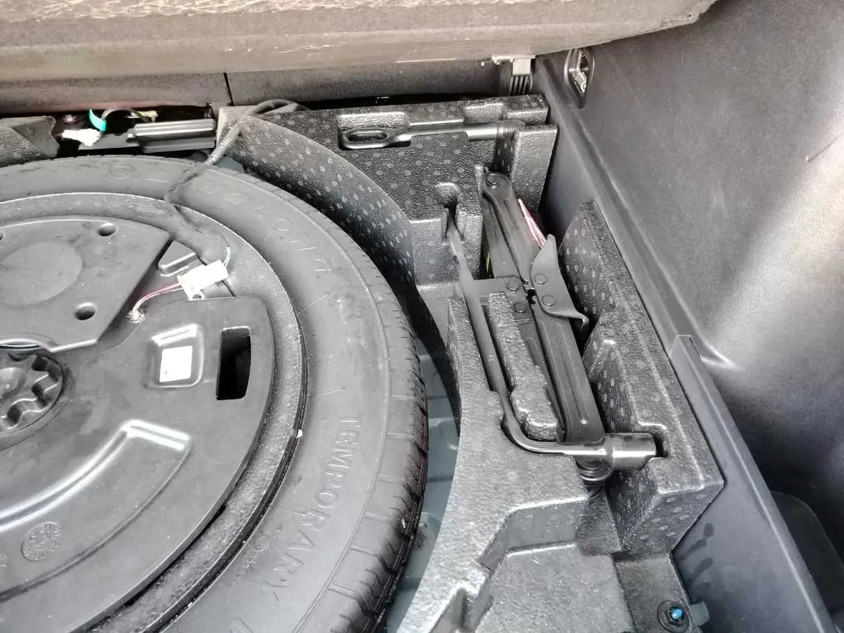Car image 43