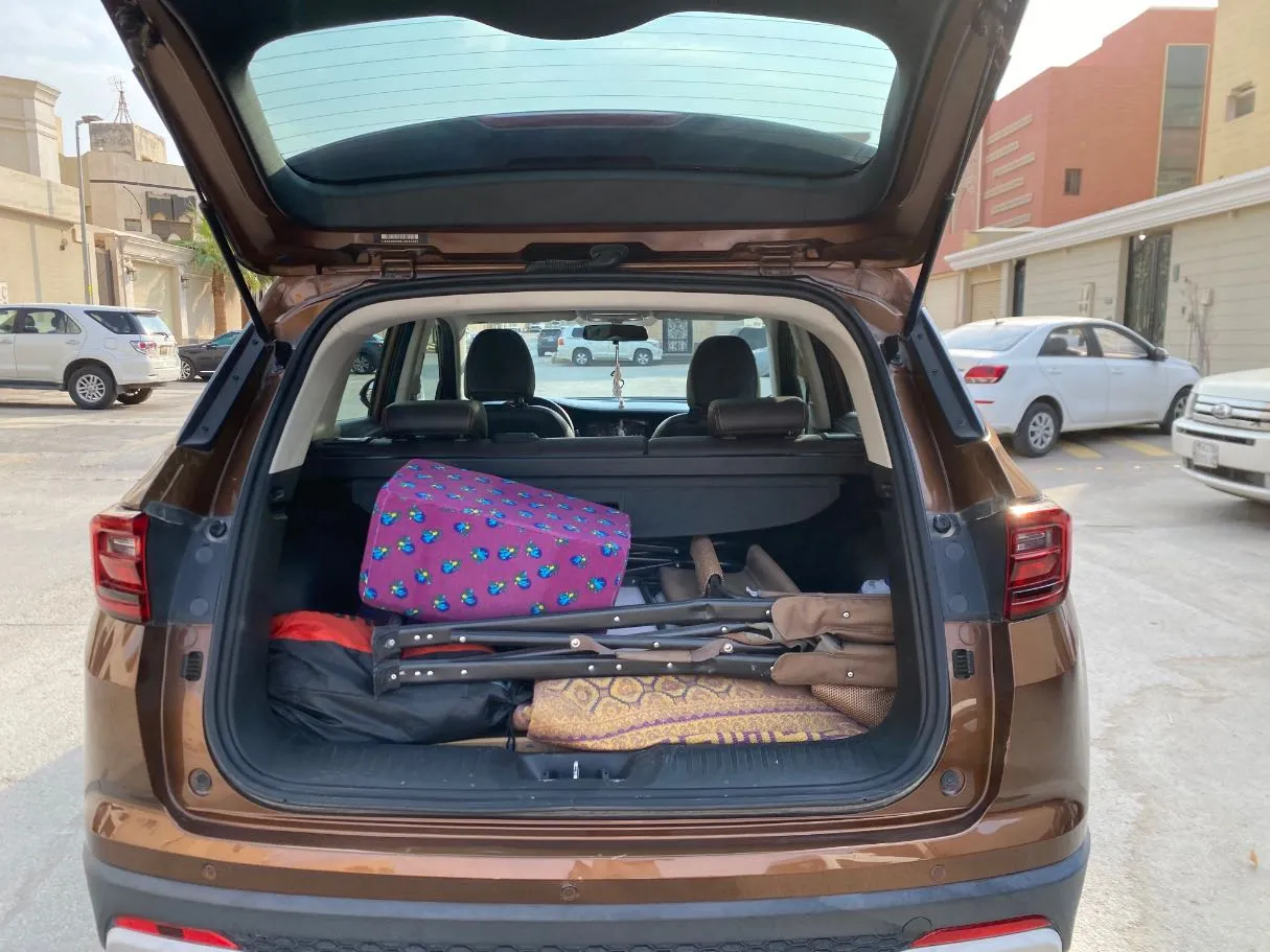 Car image 19