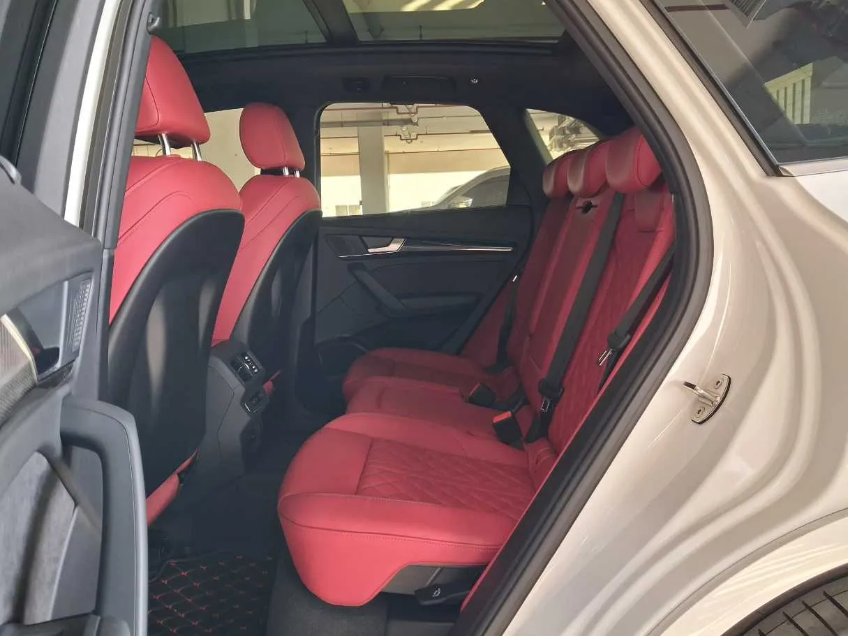 Car image 13