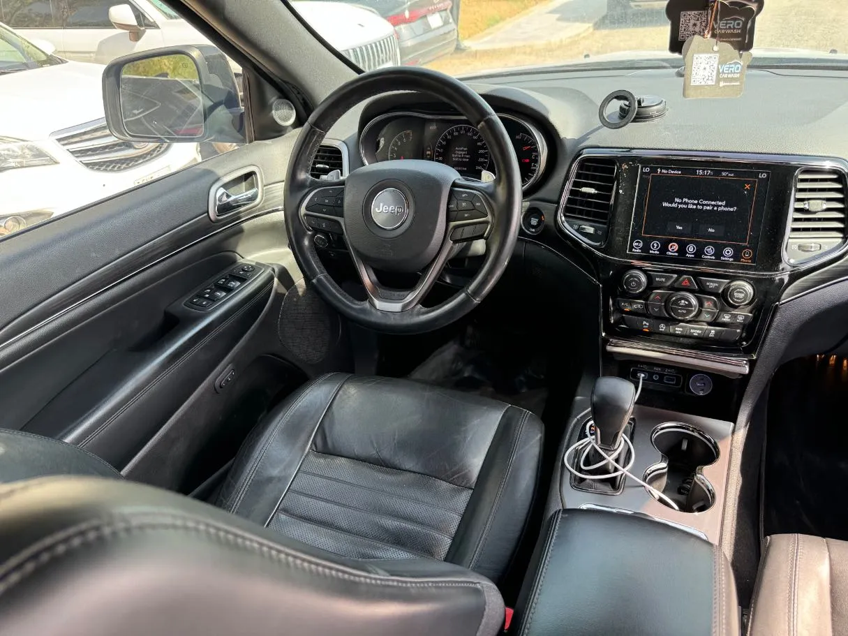 Car image 18