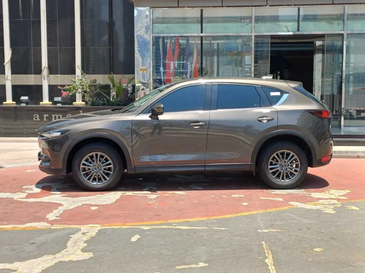 Car image 4