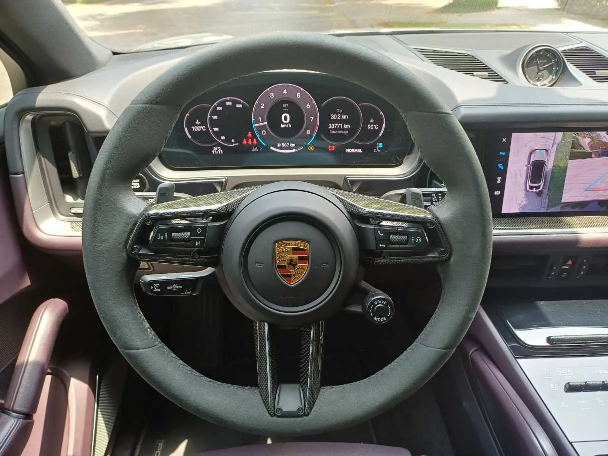 Car image 13