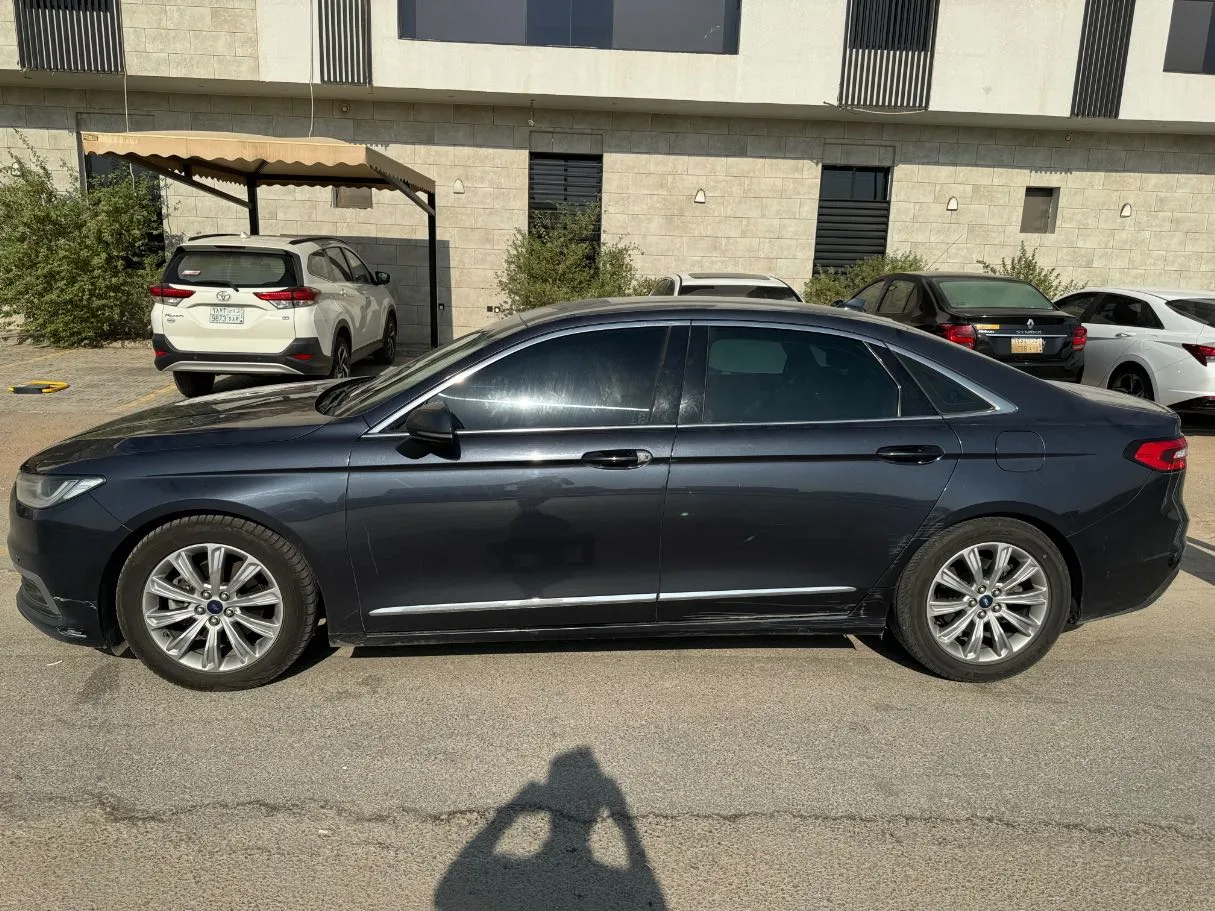 Car image 8