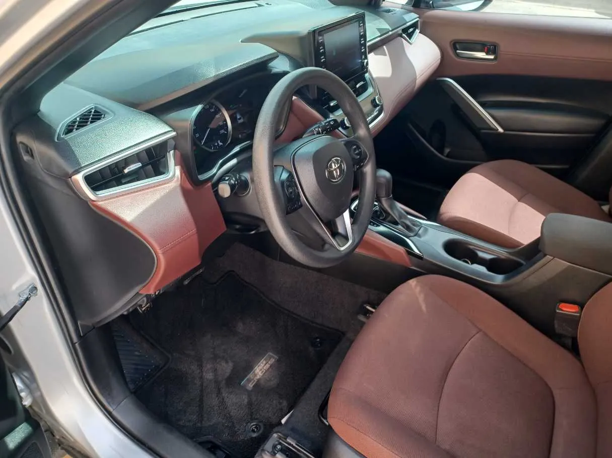 Car image 12