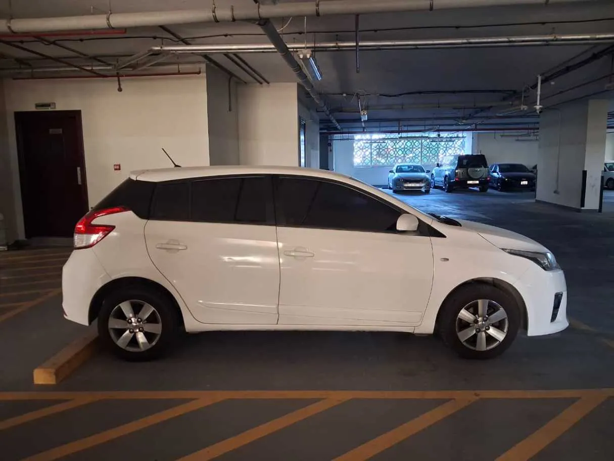 Car image 4